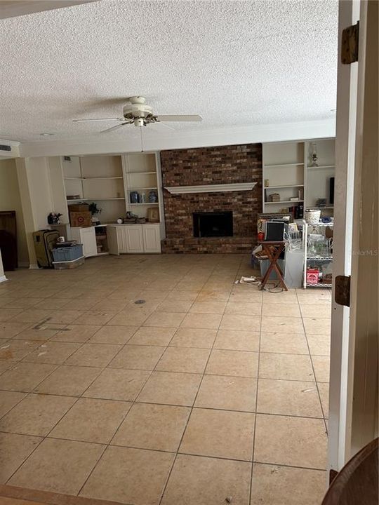 Под контрактом: $650,000 (3 спален, 3 ванн, 2200 Квадратных фут)