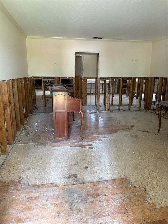 Под контрактом: $650,000 (3 спален, 3 ванн, 2200 Квадратных фут)