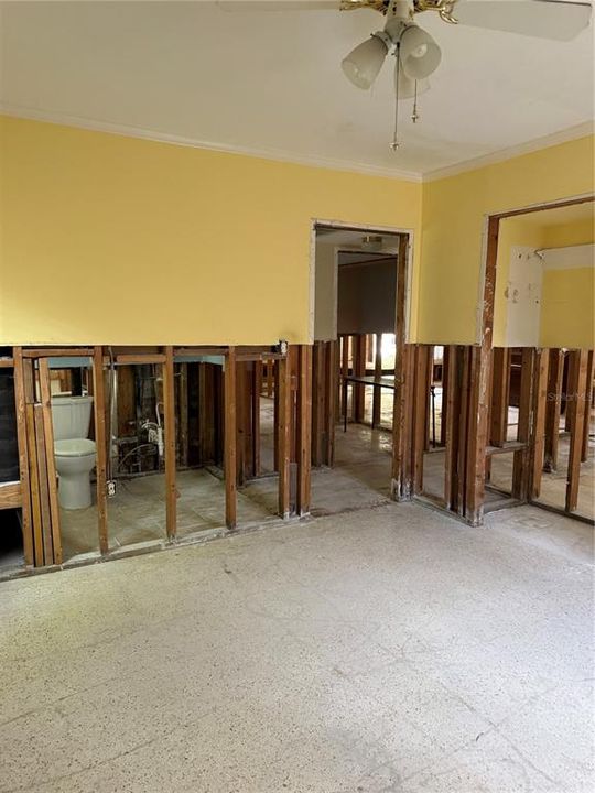 Под контрактом: $650,000 (3 спален, 3 ванн, 2200 Квадратных фут)