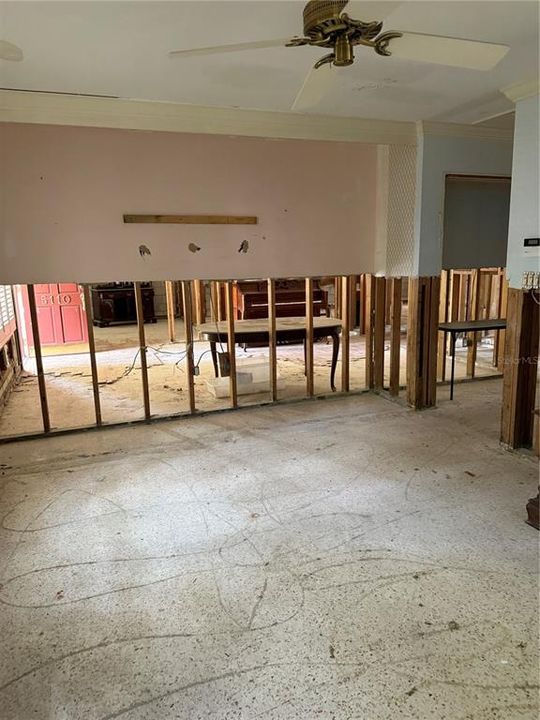 Под контрактом: $650,000 (3 спален, 3 ванн, 2200 Квадратных фут)