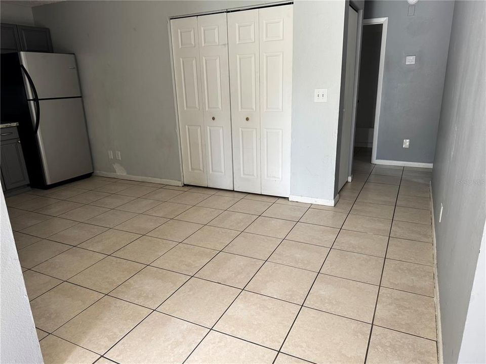 合同活跃: $255,000 (3 贝兹, 2 浴室, 1050 平方英尺)