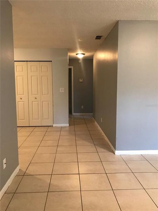 合同活跃: $255,000 (3 贝兹, 2 浴室, 1050 平方英尺)