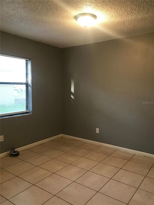 合同活跃: $255,000 (3 贝兹, 2 浴室, 1050 平方英尺)