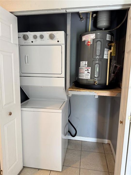 合同活跃: $255,000 (3 贝兹, 2 浴室, 1050 平方英尺)