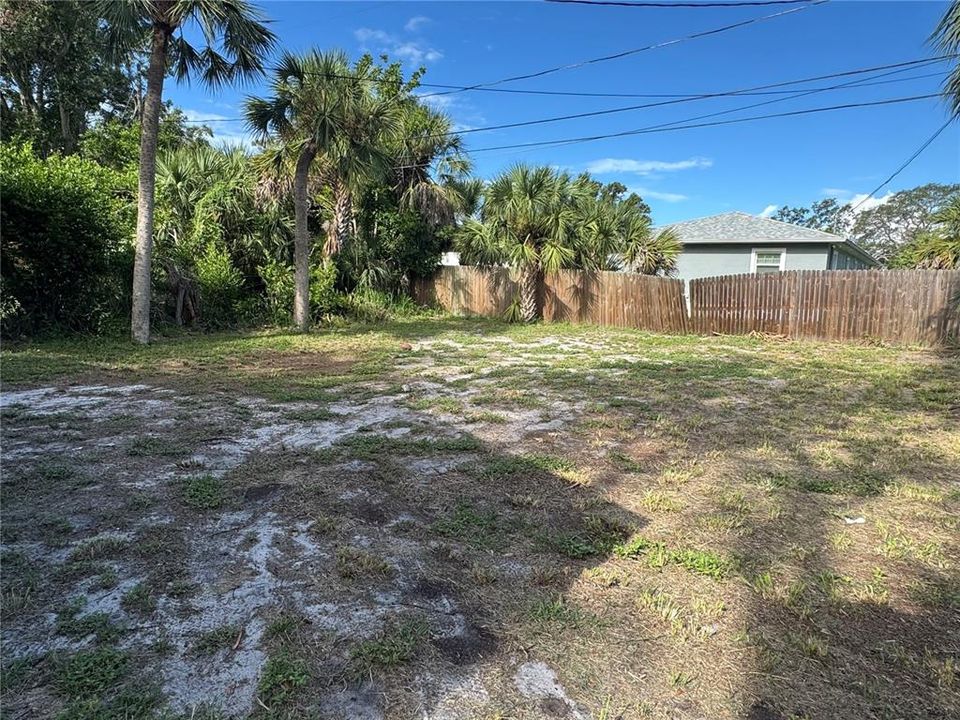 合同活跃: $255,000 (3 贝兹, 2 浴室, 1050 平方英尺)