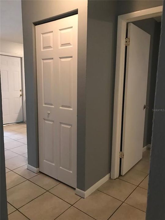 合同活跃: $255,000 (3 贝兹, 2 浴室, 1050 平方英尺)