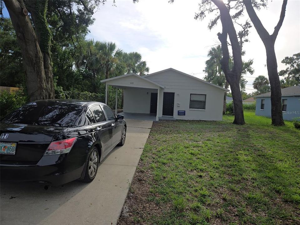 合同活跃: $255,000 (3 贝兹, 2 浴室, 1050 平方英尺)