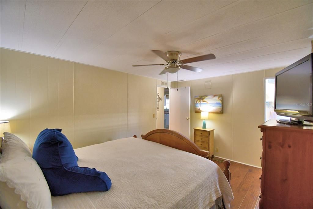 На продажу: $135,000 (2 спален, 2 ванн, 1056 Квадратных фут)