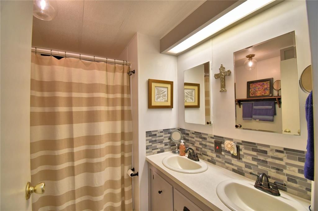 На продажу: $135,000 (2 спален, 2 ванн, 1056 Квадратных фут)