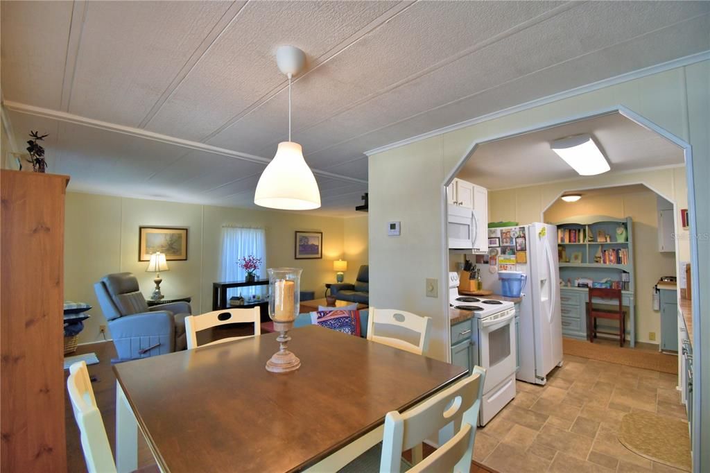 На продажу: $135,000 (2 спален, 2 ванн, 1056 Квадратных фут)