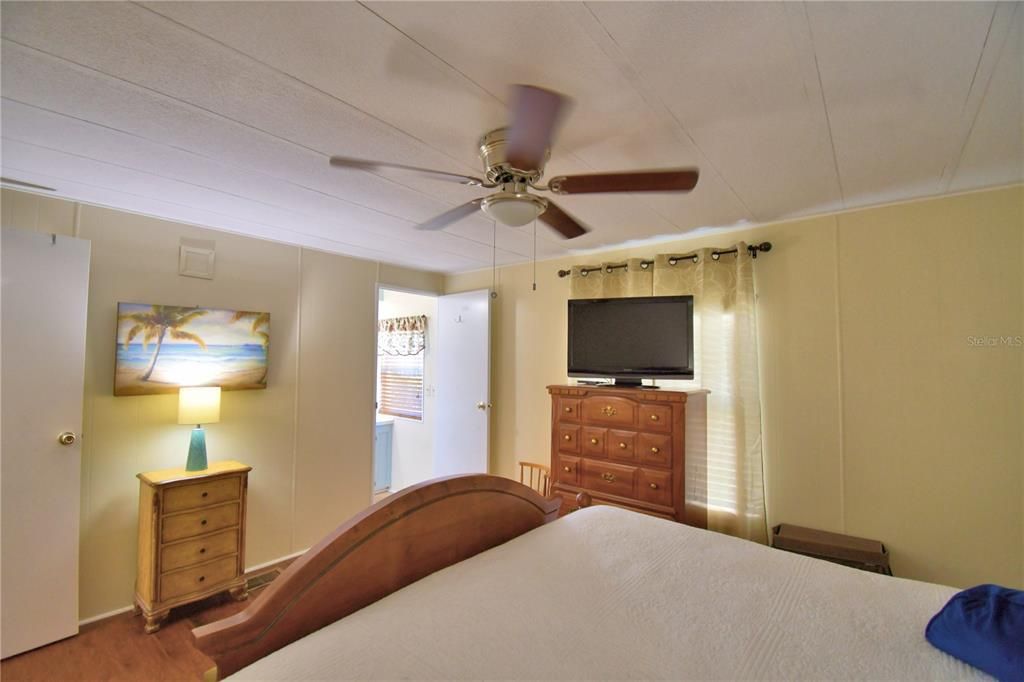 На продажу: $135,000 (2 спален, 2 ванн, 1056 Квадратных фут)