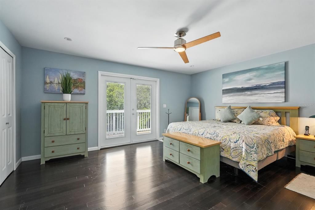 For Sale: $799,000 (5 beds, 3 baths, 3094 Square Feet)