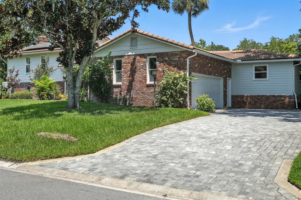 For Sale: $799,000 (5 beds, 3 baths, 3094 Square Feet)