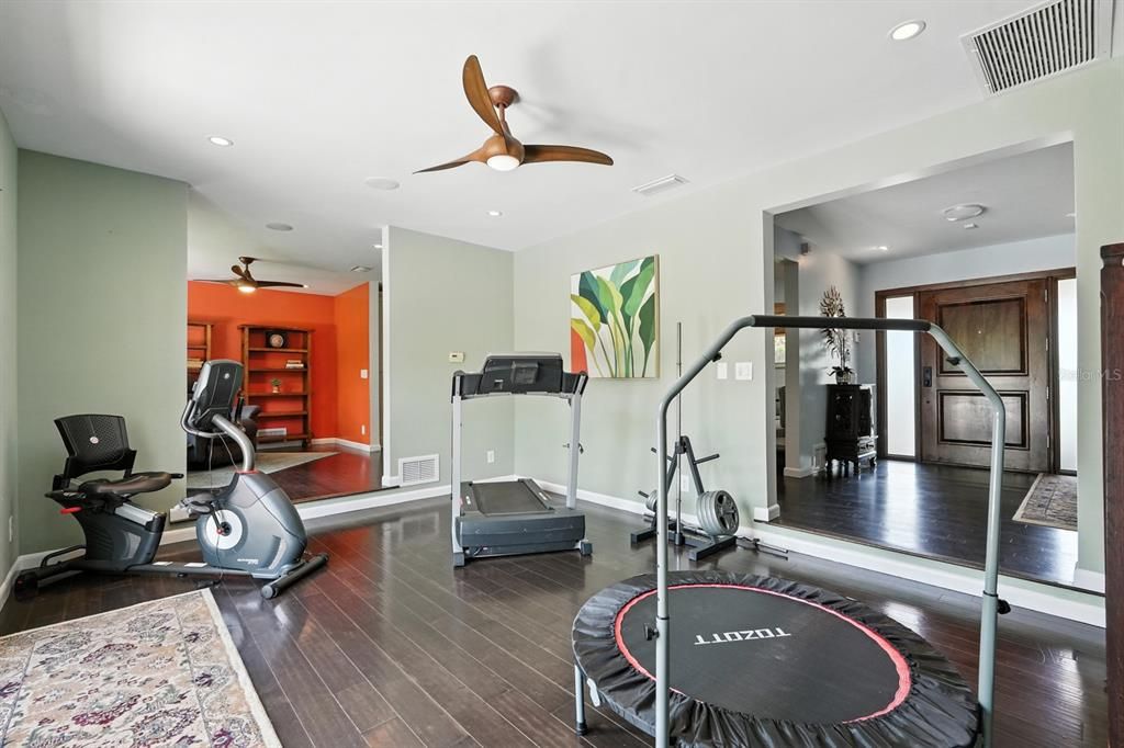 For Sale: $799,000 (5 beds, 3 baths, 3094 Square Feet)