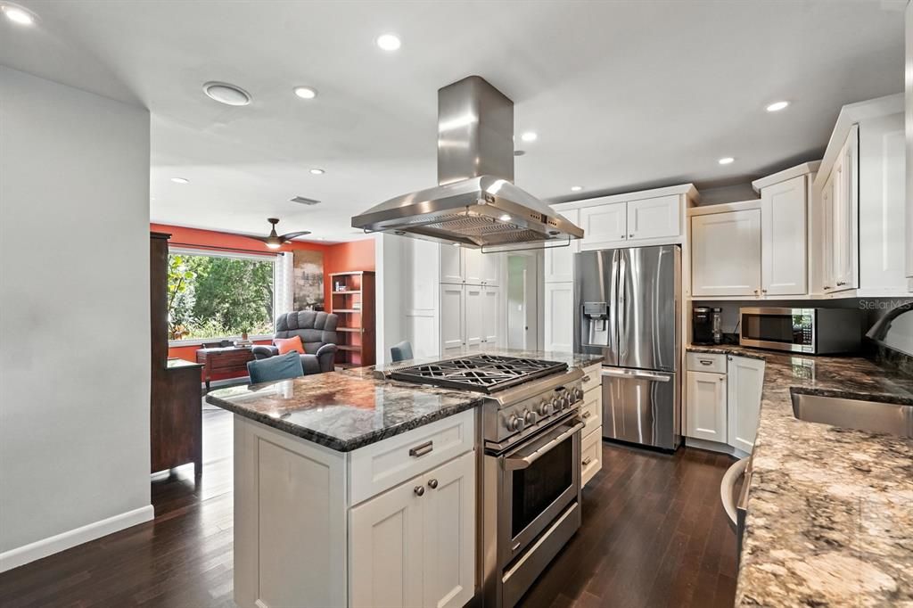 For Sale: $799,000 (5 beds, 3 baths, 3094 Square Feet)