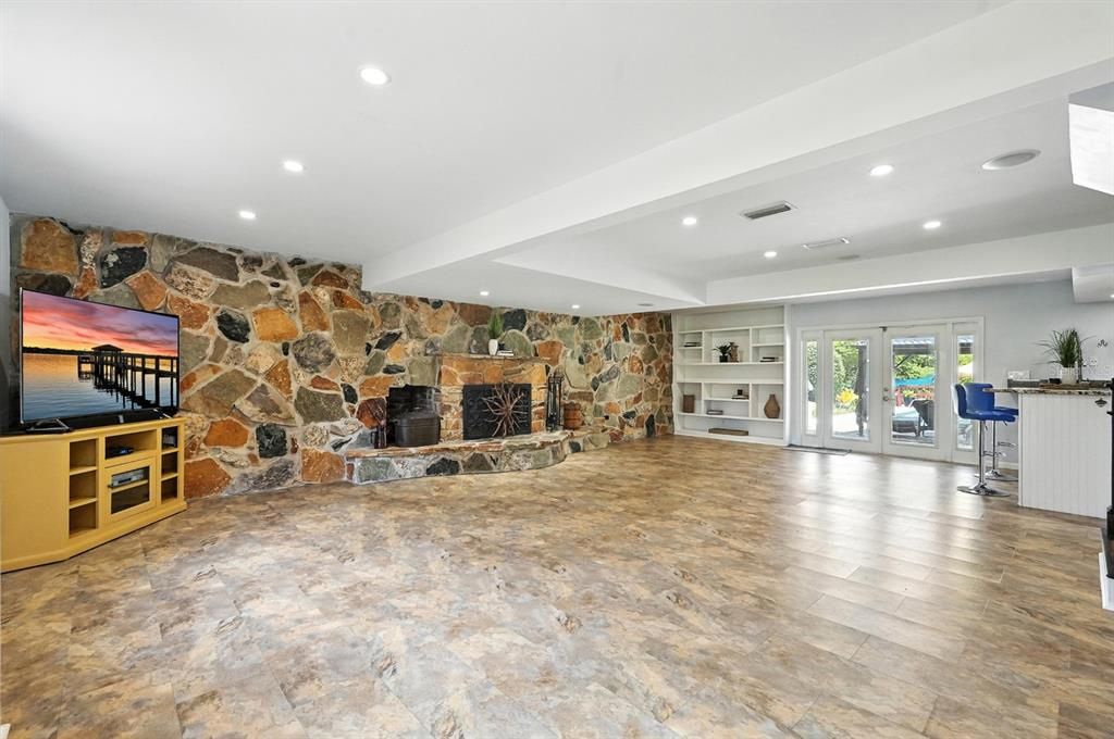 For Sale: $799,000 (5 beds, 3 baths, 3094 Square Feet)