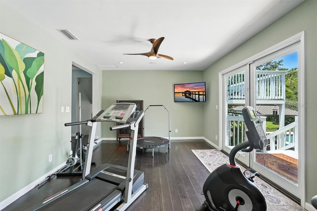 For Sale: $799,000 (5 beds, 3 baths, 3094 Square Feet)