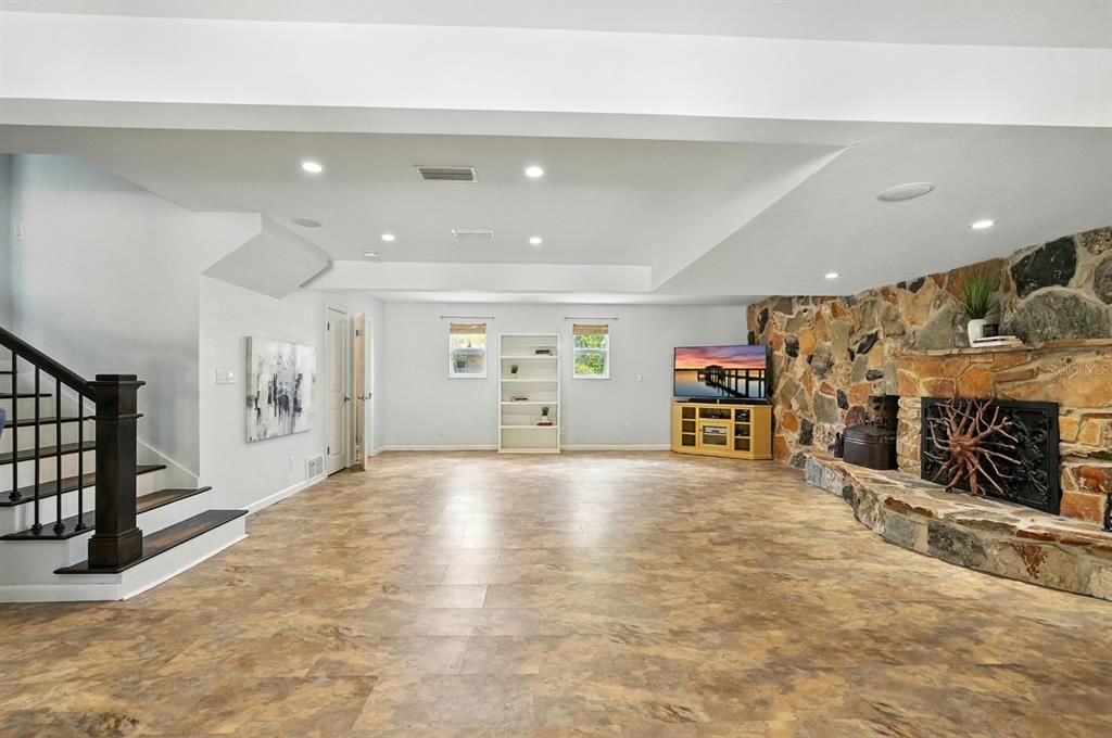 For Sale: $799,000 (5 beds, 3 baths, 3094 Square Feet)