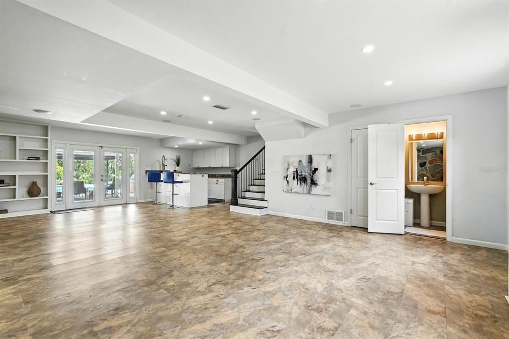 For Sale: $799,000 (5 beds, 3 baths, 3094 Square Feet)