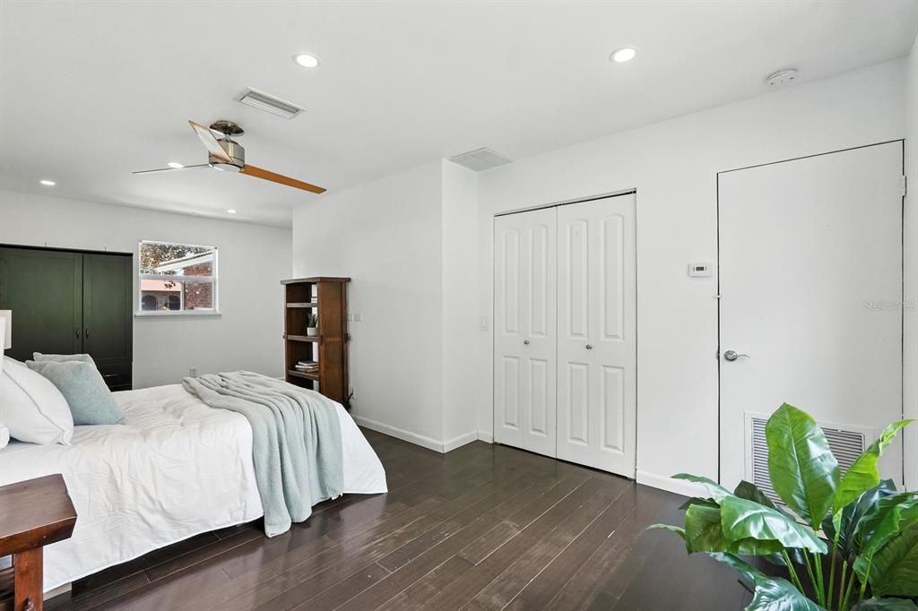 For Sale: $799,000 (5 beds, 3 baths, 3094 Square Feet)