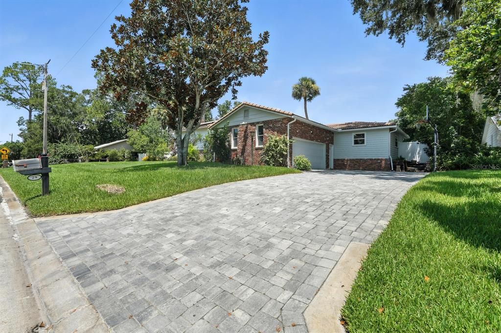 For Sale: $799,000 (5 beds, 3 baths, 3094 Square Feet)