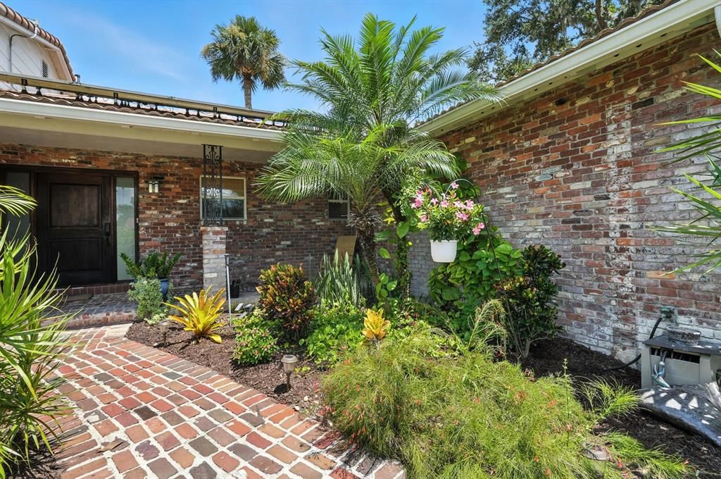 For Sale: $799,000 (5 beds, 3 baths, 3094 Square Feet)