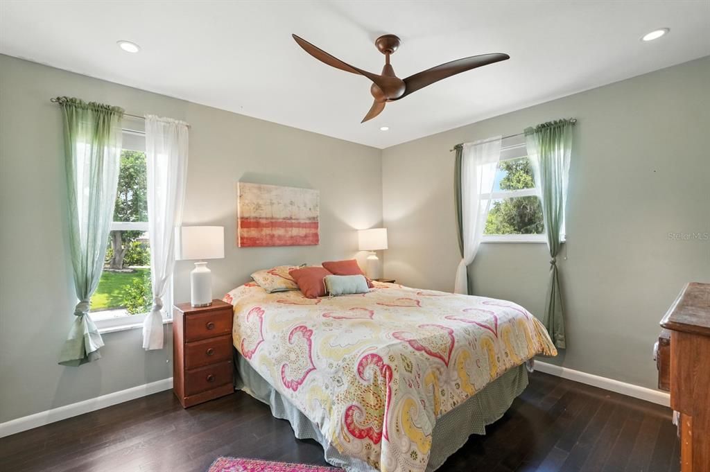 For Sale: $799,000 (5 beds, 3 baths, 3094 Square Feet)