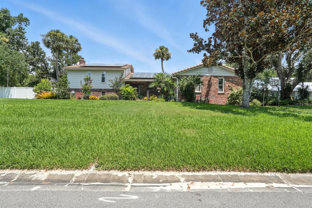 For Sale: $799,000 (5 beds, 3 baths, 3094 Square Feet)