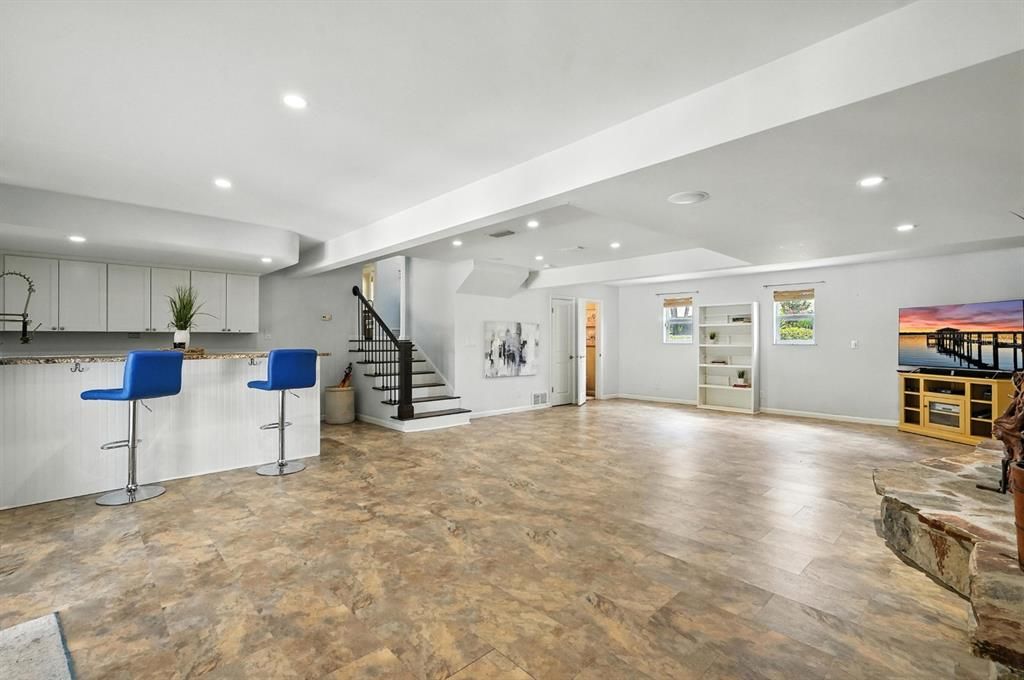 For Sale: $799,000 (5 beds, 3 baths, 3094 Square Feet)