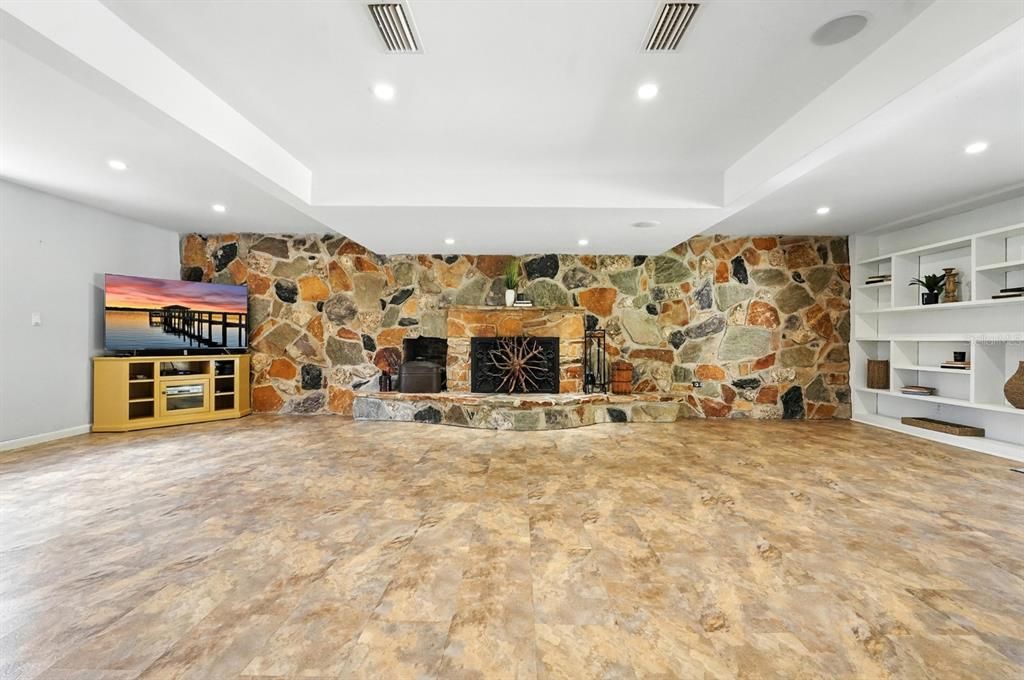 For Sale: $799,000 (5 beds, 3 baths, 3094 Square Feet)