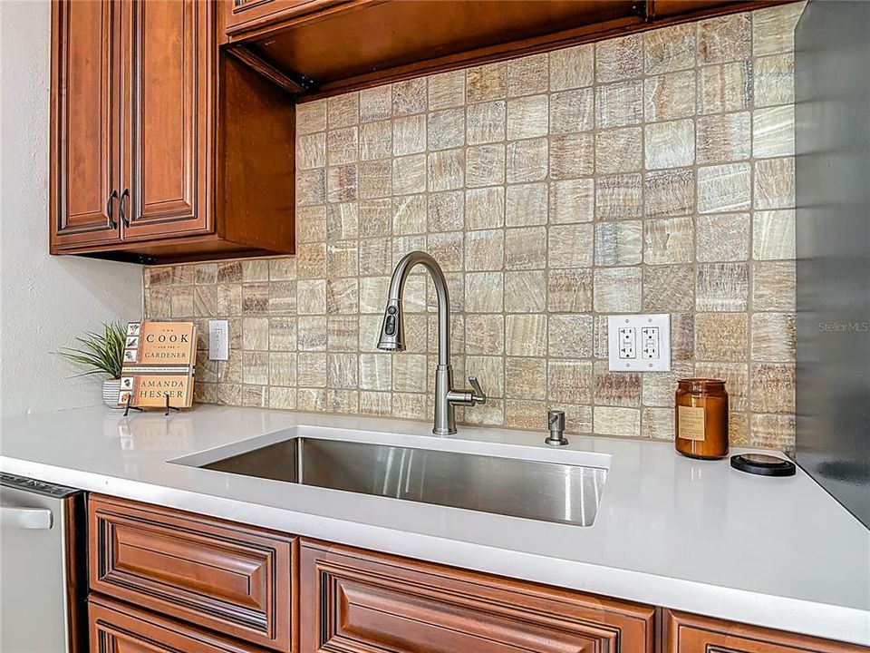 Под контрактом: $259,900 (3 спален, 1 ванн, 975 Квадратных фут)