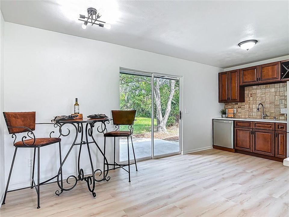 Под контрактом: $259,900 (3 спален, 1 ванн, 975 Квадратных фут)