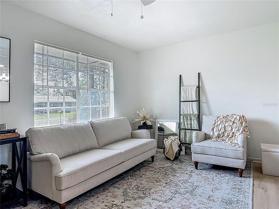 Под контрактом: $259,900 (3 спален, 1 ванн, 975 Квадратных фут)