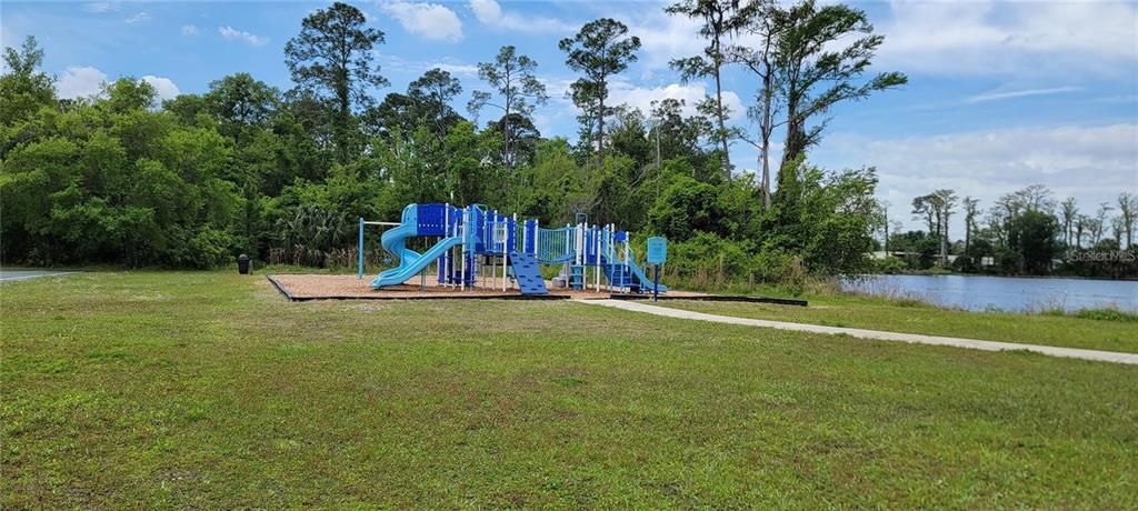 Под контрактом: $259,900 (3 спален, 1 ванн, 975 Квадратных фут)