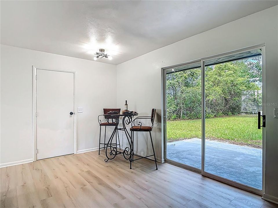 Под контрактом: $259,900 (3 спален, 1 ванн, 975 Квадратных фут)