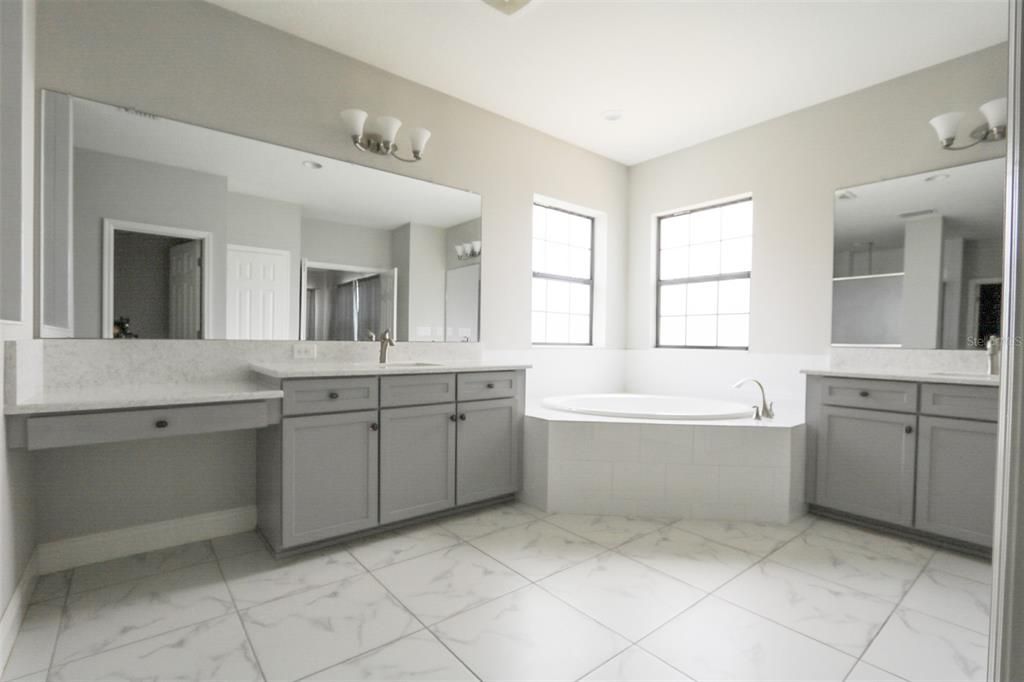 待售: $869,000 (6 贝兹, 6 浴室, 5002 平方英尺)