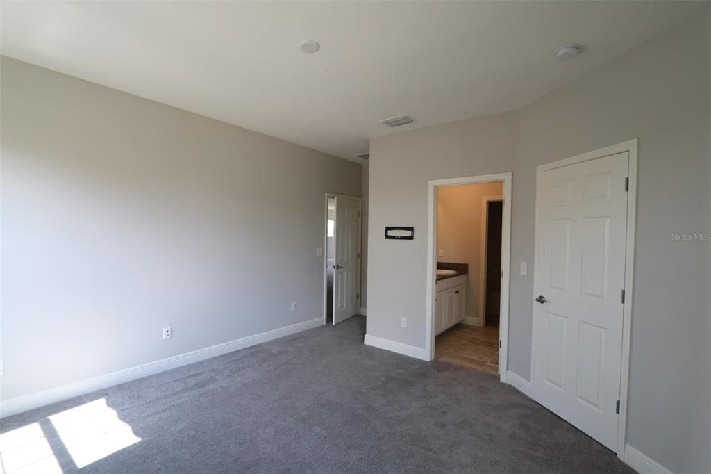 待售: $869,000 (6 贝兹, 6 浴室, 5002 平方英尺)