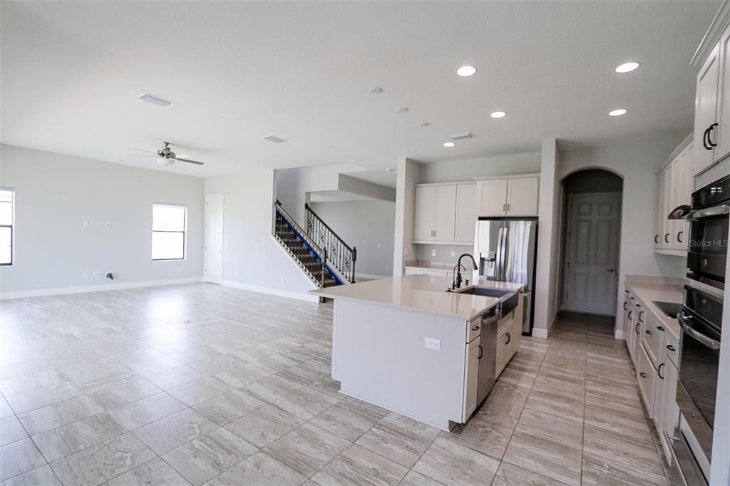 待售: $869,000 (6 贝兹, 6 浴室, 5002 平方英尺)