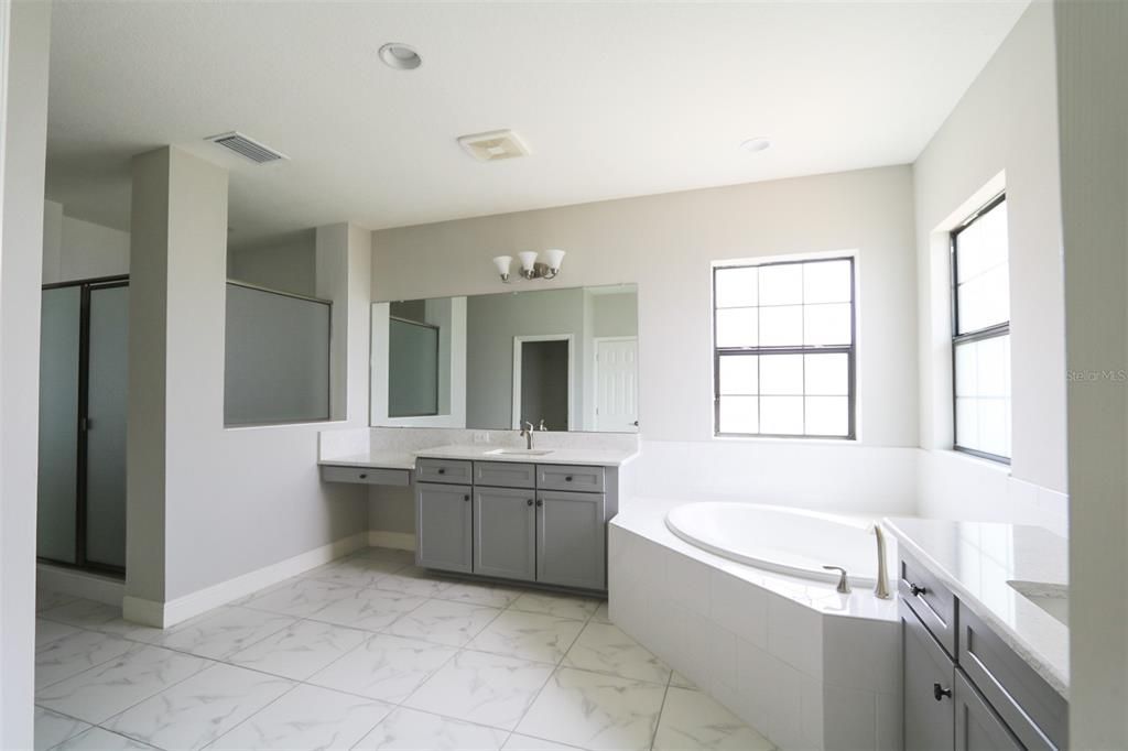 待售: $869,000 (6 贝兹, 6 浴室, 5002 平方英尺)