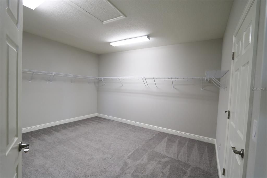 待售: $869,000 (6 贝兹, 6 浴室, 5002 平方英尺)