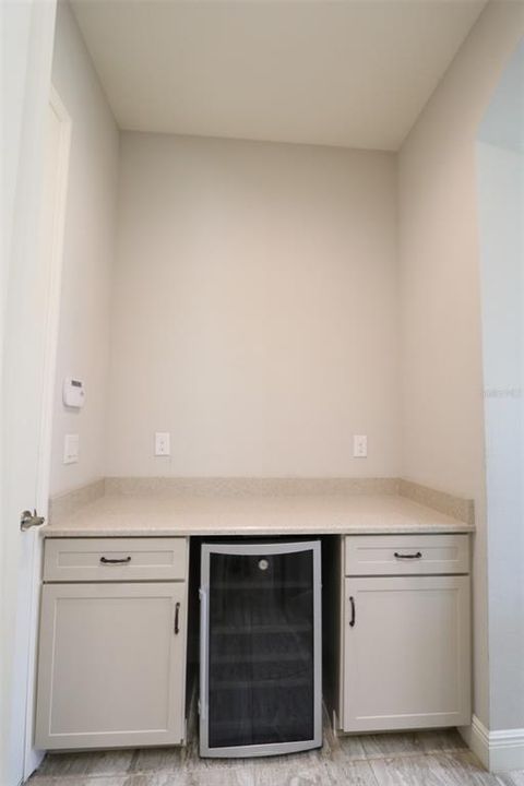 待售: $869,000 (6 贝兹, 6 浴室, 5002 平方英尺)