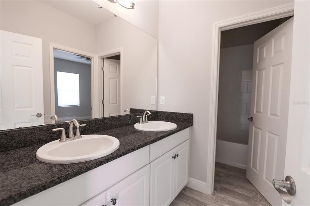 待售: $869,000 (6 贝兹, 6 浴室, 5002 平方英尺)