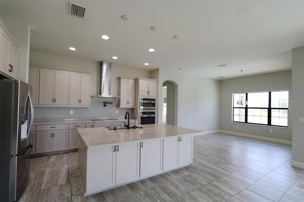 待售: $869,000 (6 贝兹, 6 浴室, 5002 平方英尺)