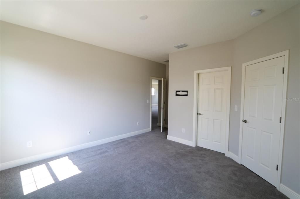 待售: $869,000 (6 贝兹, 6 浴室, 5002 平方英尺)