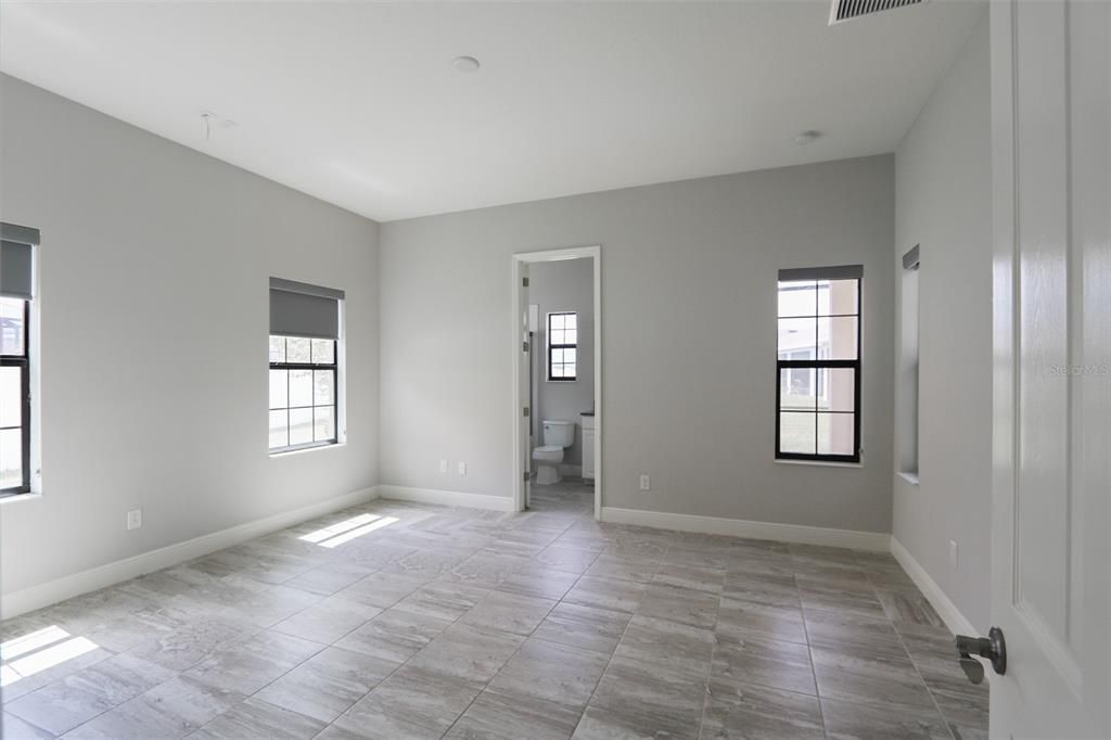 待售: $869,000 (6 贝兹, 6 浴室, 5002 平方英尺)