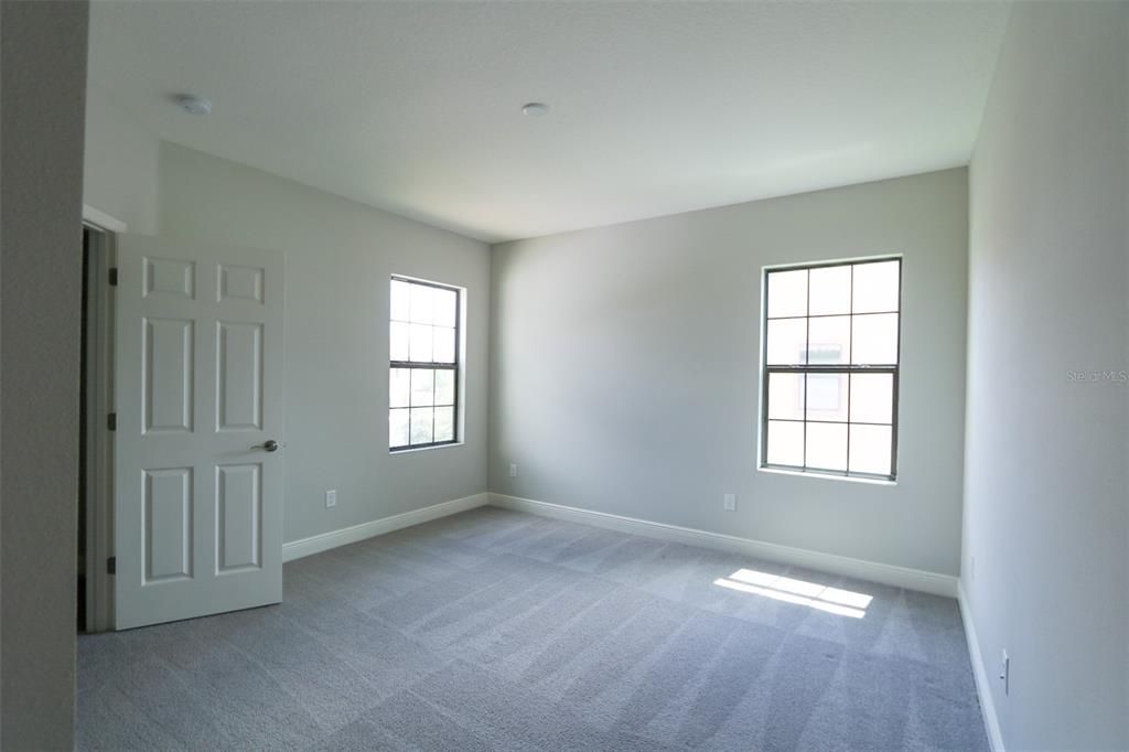 待售: $869,000 (6 贝兹, 6 浴室, 5002 平方英尺)