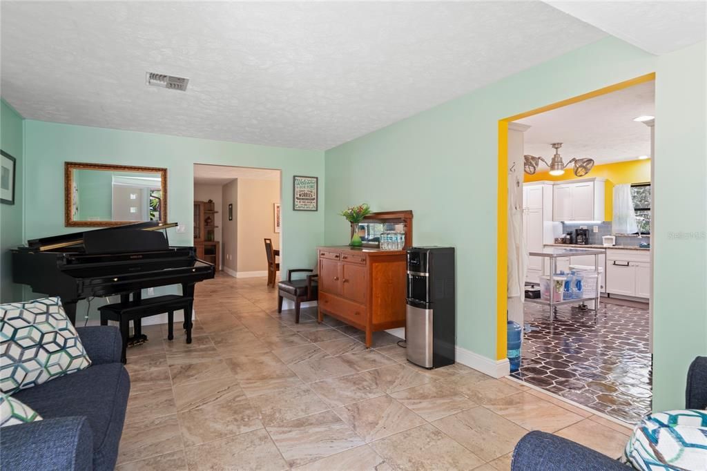 Activo con contrato: $627,750 (3 camas, 2 baños, 3000 Pies cuadrados)