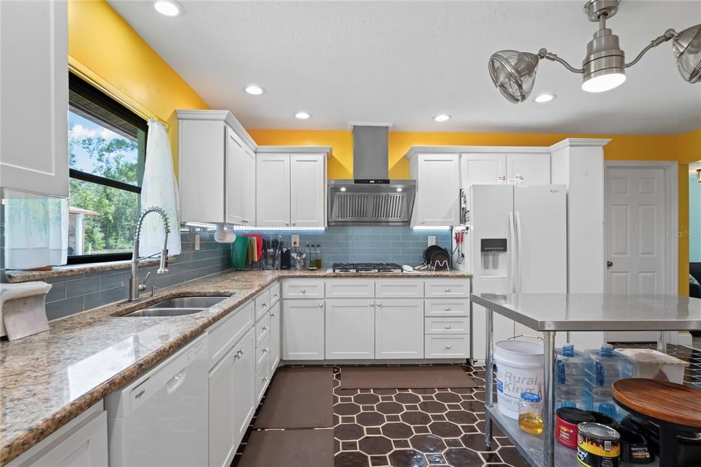 Activo con contrato: $627,750 (3 camas, 2 baños, 3000 Pies cuadrados)