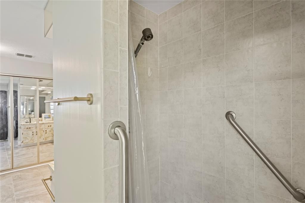 Activo con contrato: $627,750 (3 camas, 2 baños, 3000 Pies cuadrados)