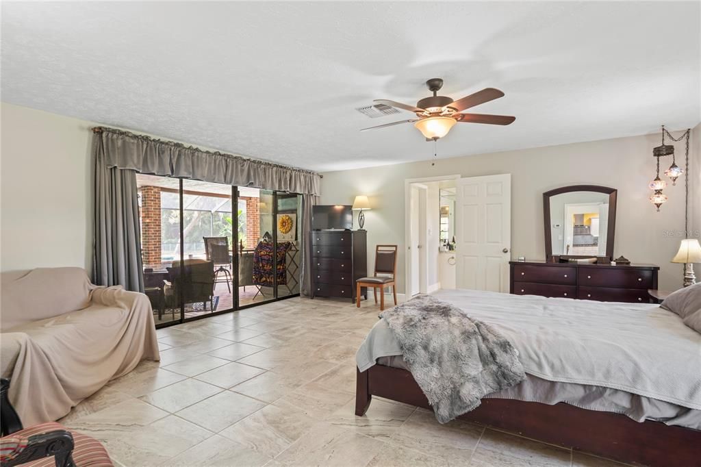 Activo con contrato: $627,750 (3 camas, 2 baños, 3000 Pies cuadrados)